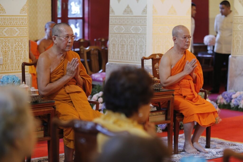 พระเดชพระคุณพระธรรมโพธิมงคล (สมควร ปิยสีโล ป.ธ.๙) 
เจ้าอาวาสวัดสระเกศ ราชวรมหาวิหาร
 และ  พระเดชพระคุณพระพรหมสิทธิ